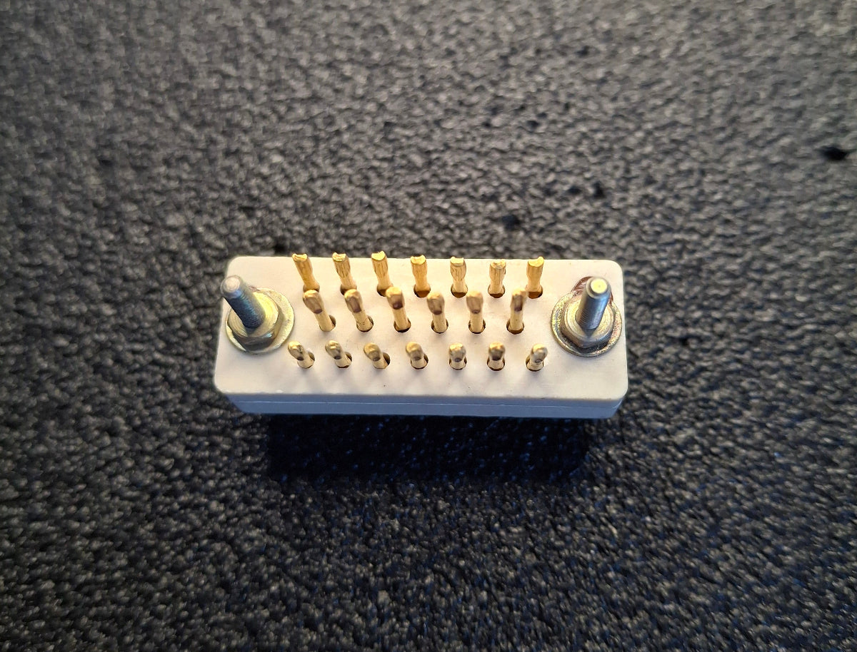 Daro20 Daro Stecker 20-polig eckig Keramik – vergoldete Kontakte – DDR NOS RFT