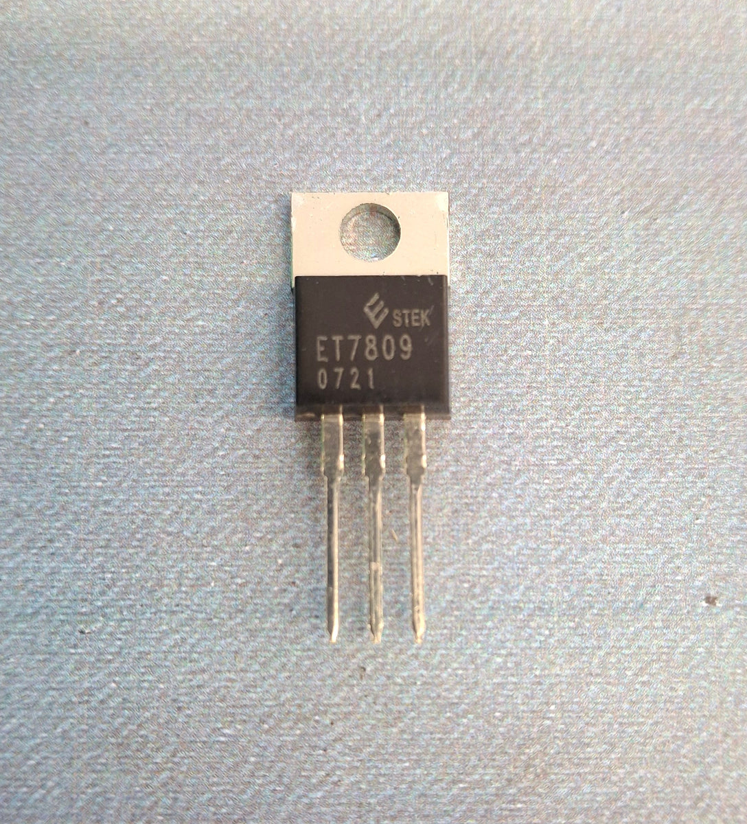 ET7809 positiver Festspannungsregler 9 Volt 1 Ampere im TO-220-Gehaeuse von STEK