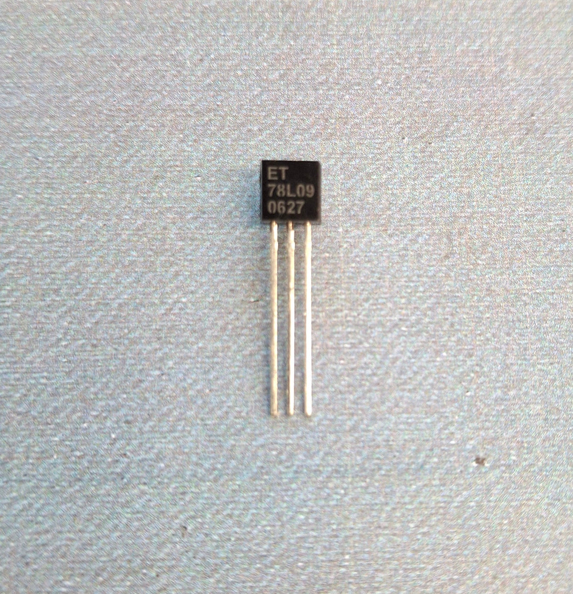 ET78L09 positiver Festspannungsregler 9 Volt 100 Milliampere im TO-92-Gehaeuse Hersteller unbekannt