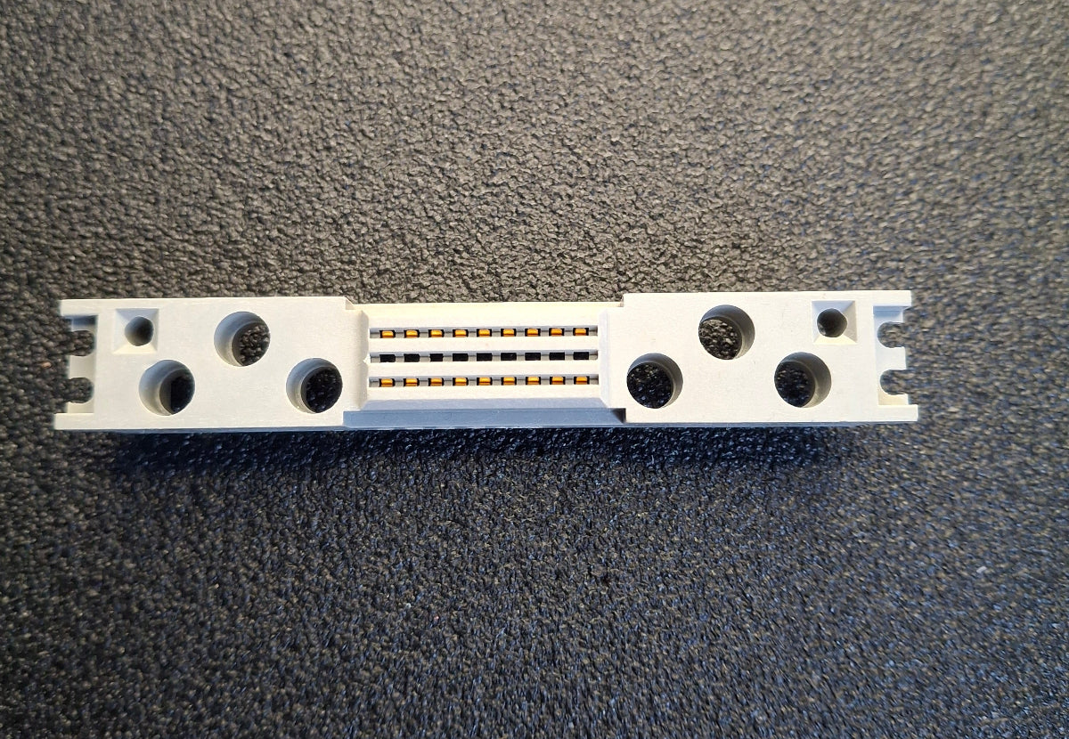RFT EFS-Buchse 18-polig für Robotron-Netzteile – DDR NOS