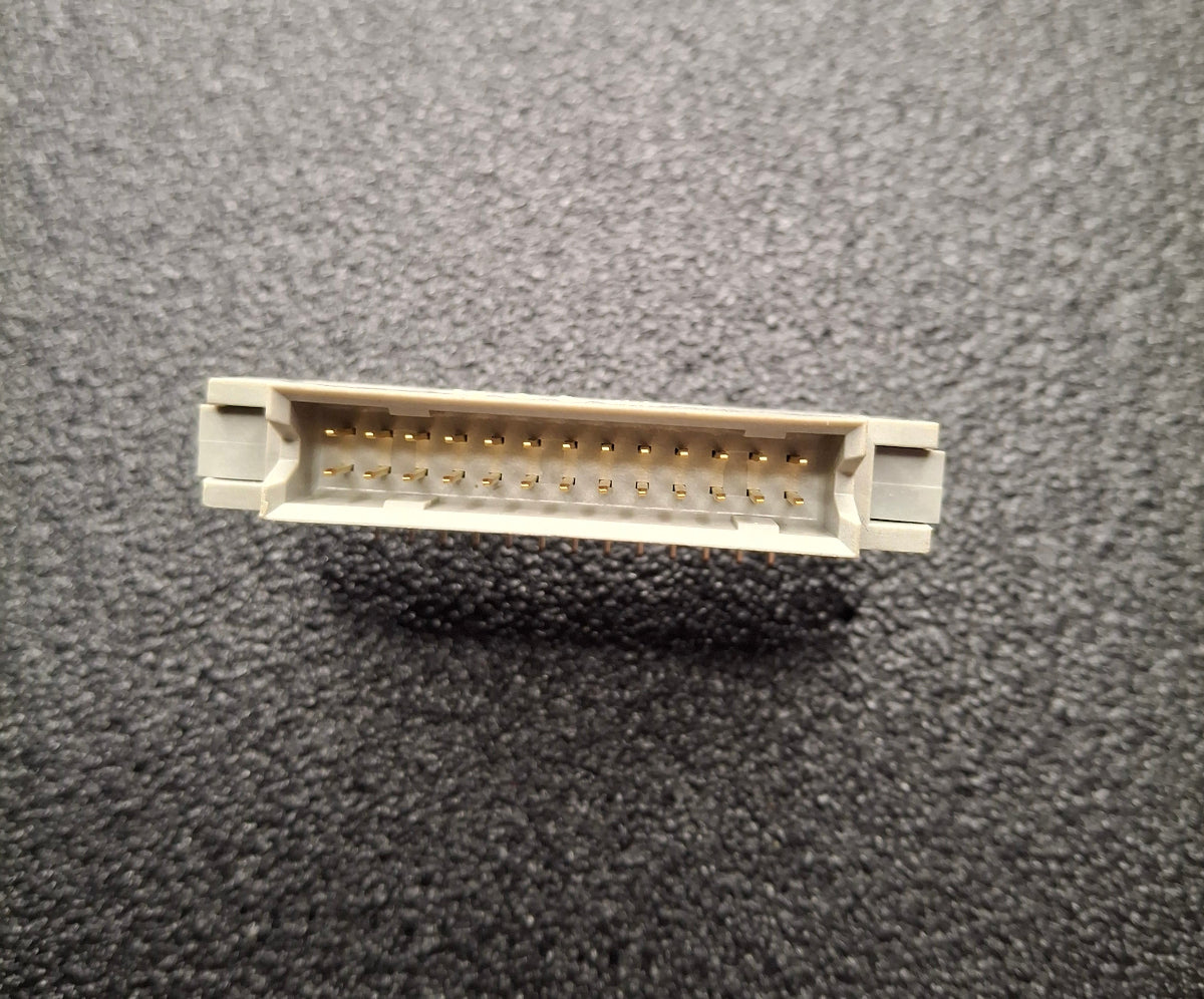 RFT EFS-Stecker 2U4 – 26-polig gewinkelt – EFS26 DDR NOS Robotron