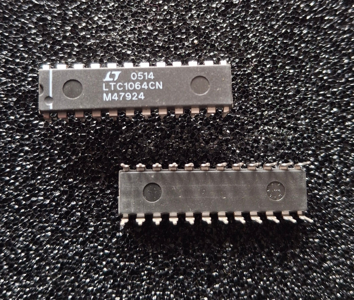 Originaler Linear Technology LTC1064CN Switched-Capacitor-Filterbaustein im DIP-24-Gehaeuse (NOS)