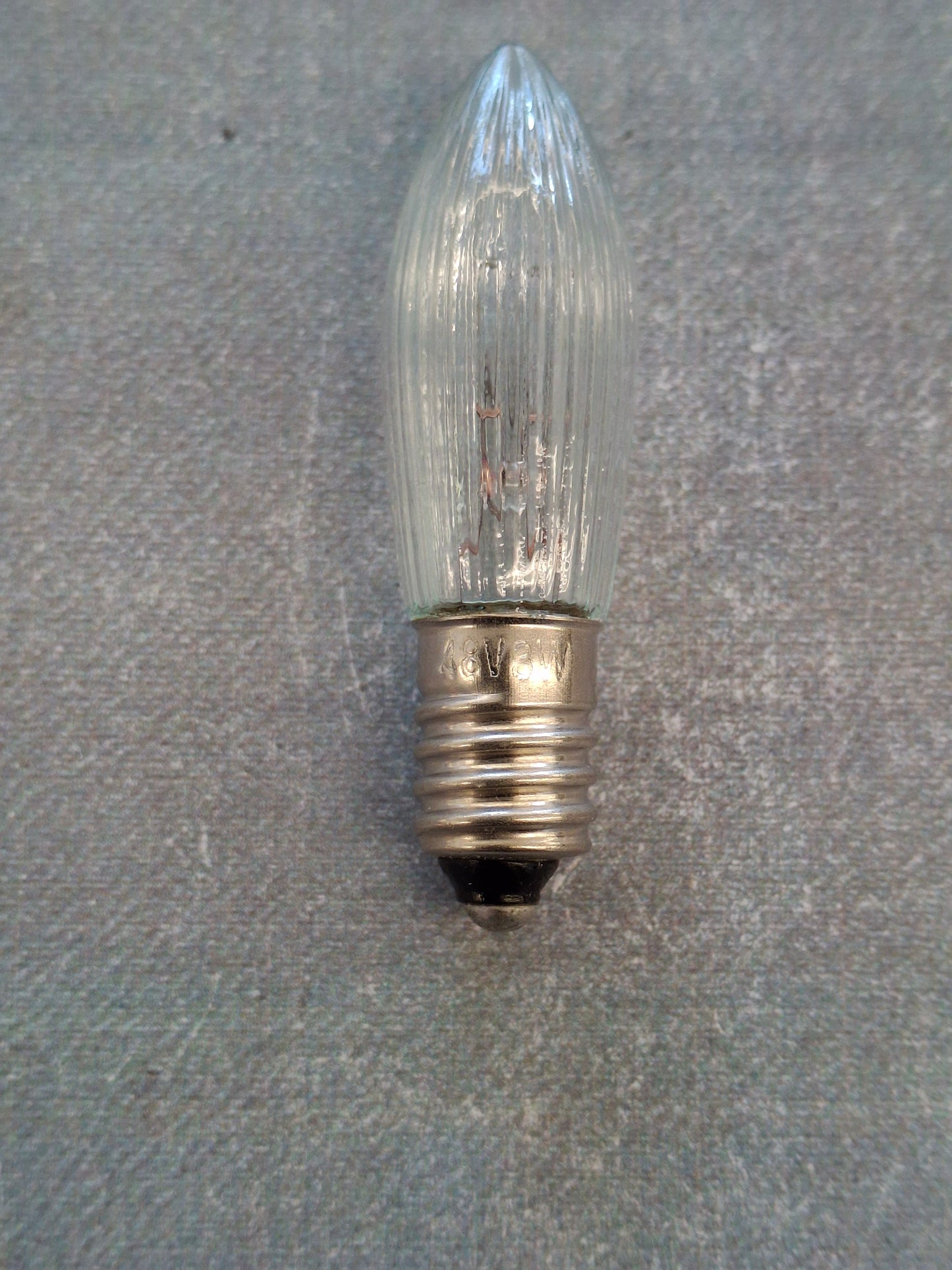 Riffelkerze / Spitzkerze 48 V 3 Watt E10 Fassung – Ersatzlampe für Weihnachtsbeleuchtung
