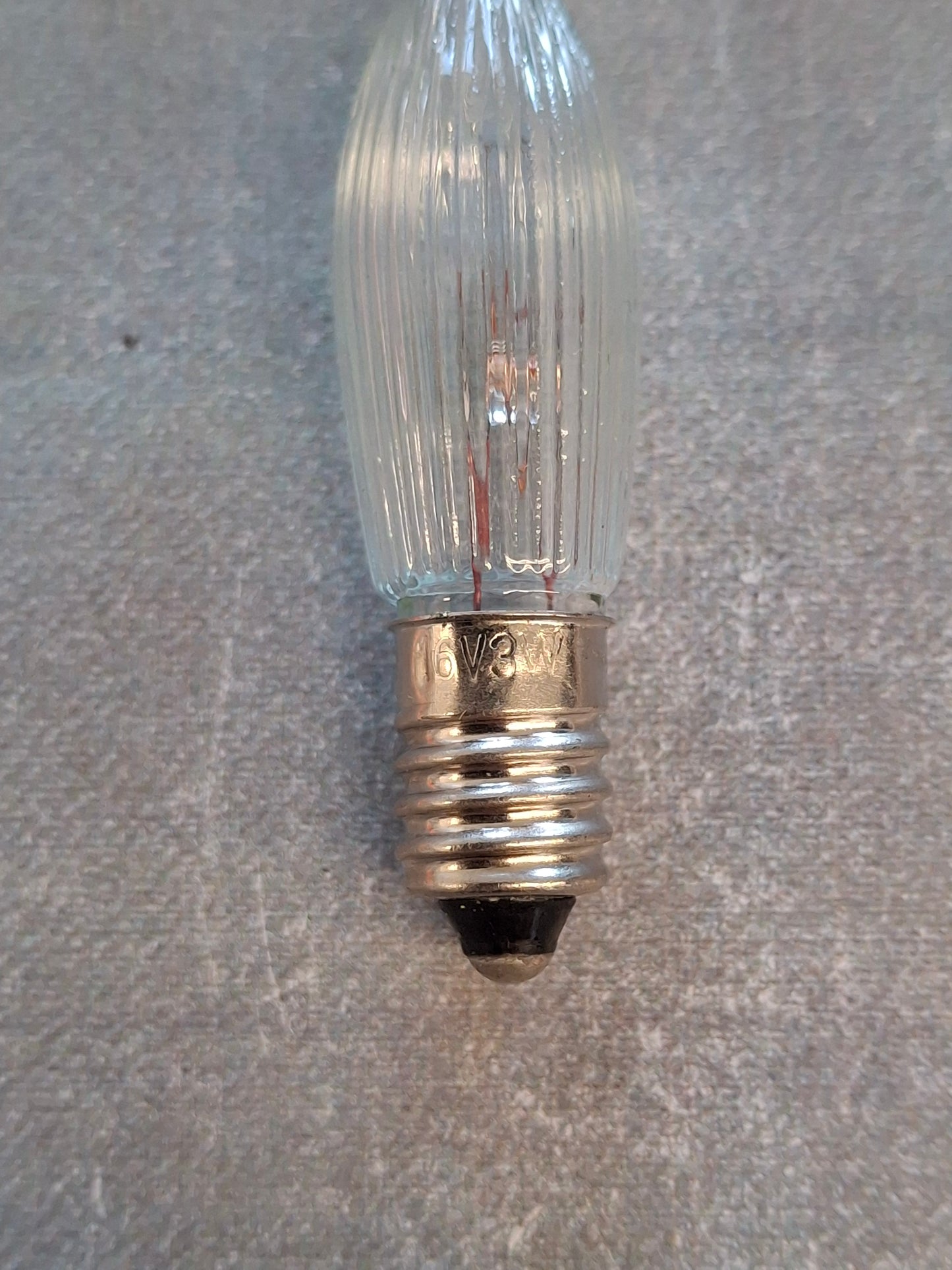 Riffelkerze / Spitzkerze 16 V 3 Watt E10 Fassung – Ersatzlampe für Weihnachtsbeleuchtung