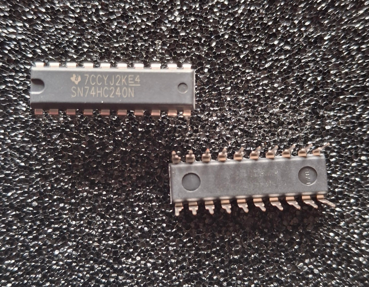 Originaler Texas Instruments SN74HC240N CMOS Octal Inverting Buffer Line Driver im DIP-20-Gehäuse (NOS).