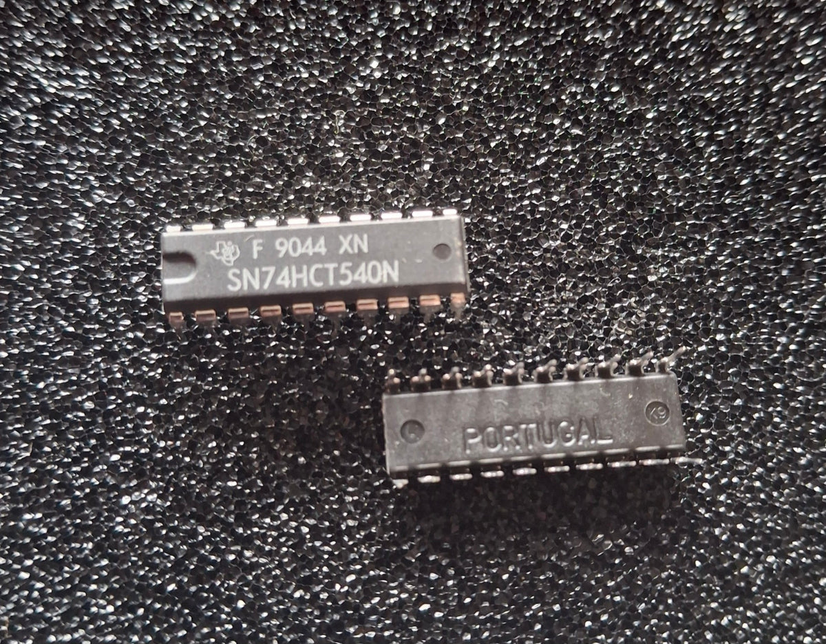 Originaler Texas Instruments SN74HCT540N HCT CMOS Octal Inverting Buffer Line Driver im DIP-20-Gehäuse (NOS).