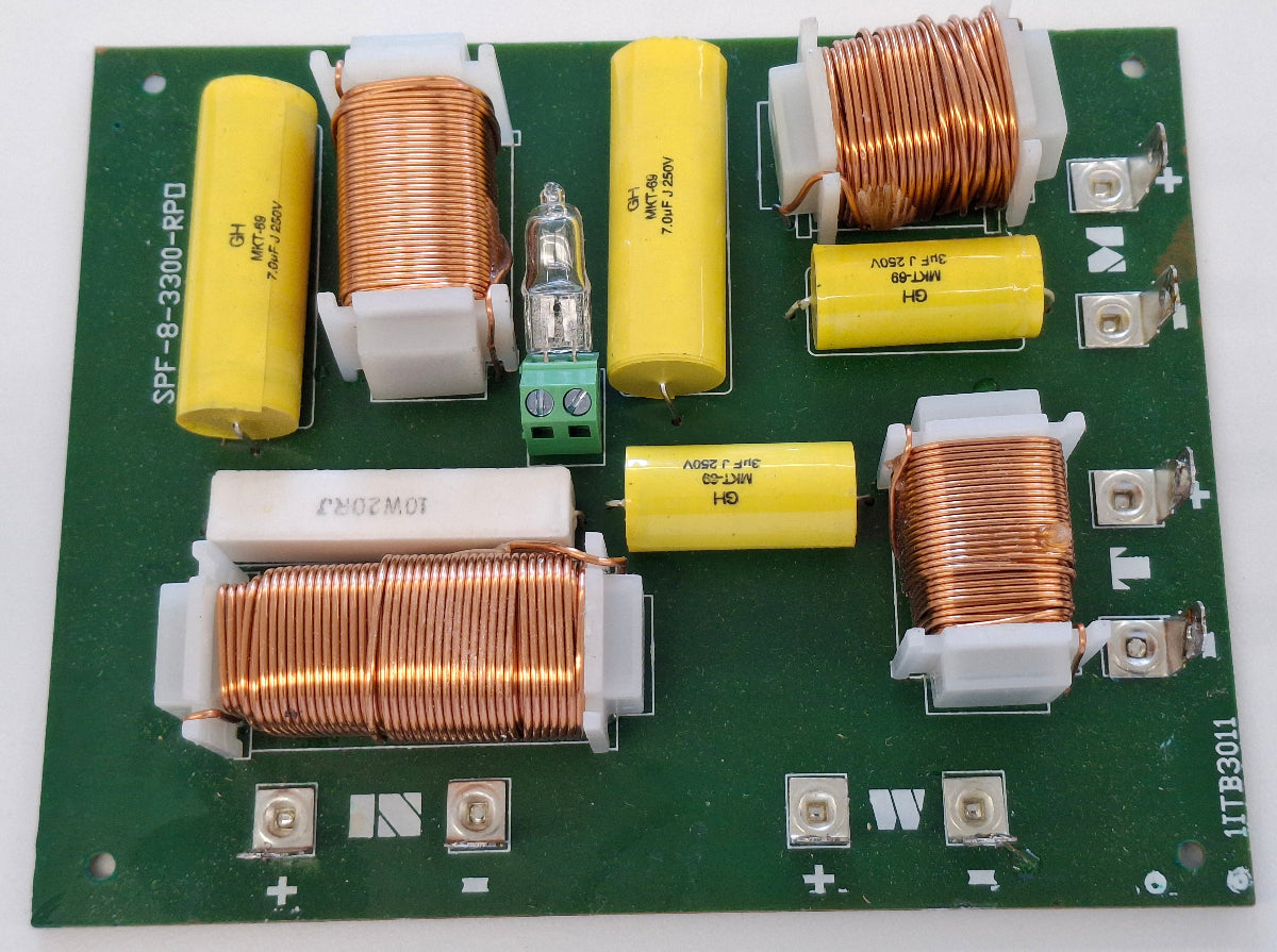 3-Wege Frequenzweiche SPF-8-3400 mit Luftspulen, MKT-Kondensatoren und integriertem Überlastschutz für 8-Ohm-Lautsprechersysteme.