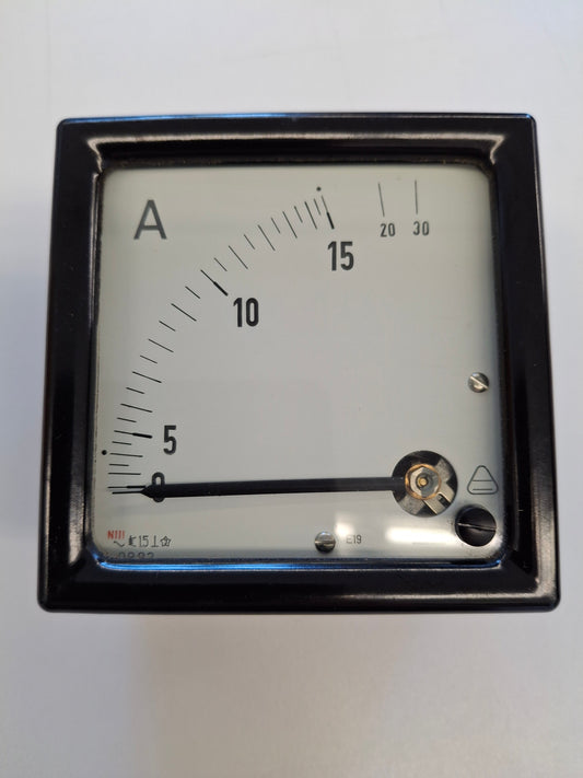 LUMEL E19 analoges Amperemeter 0 bis 15 A mit schwarzem Bakelit-Duroplast-Gehaeuse, Made in Poland, Vintage Messgeraet.