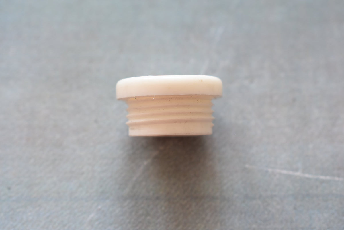 Kabel Blindverschraubung PG 11 – weiß – Bakelit/Duroplast – NOS