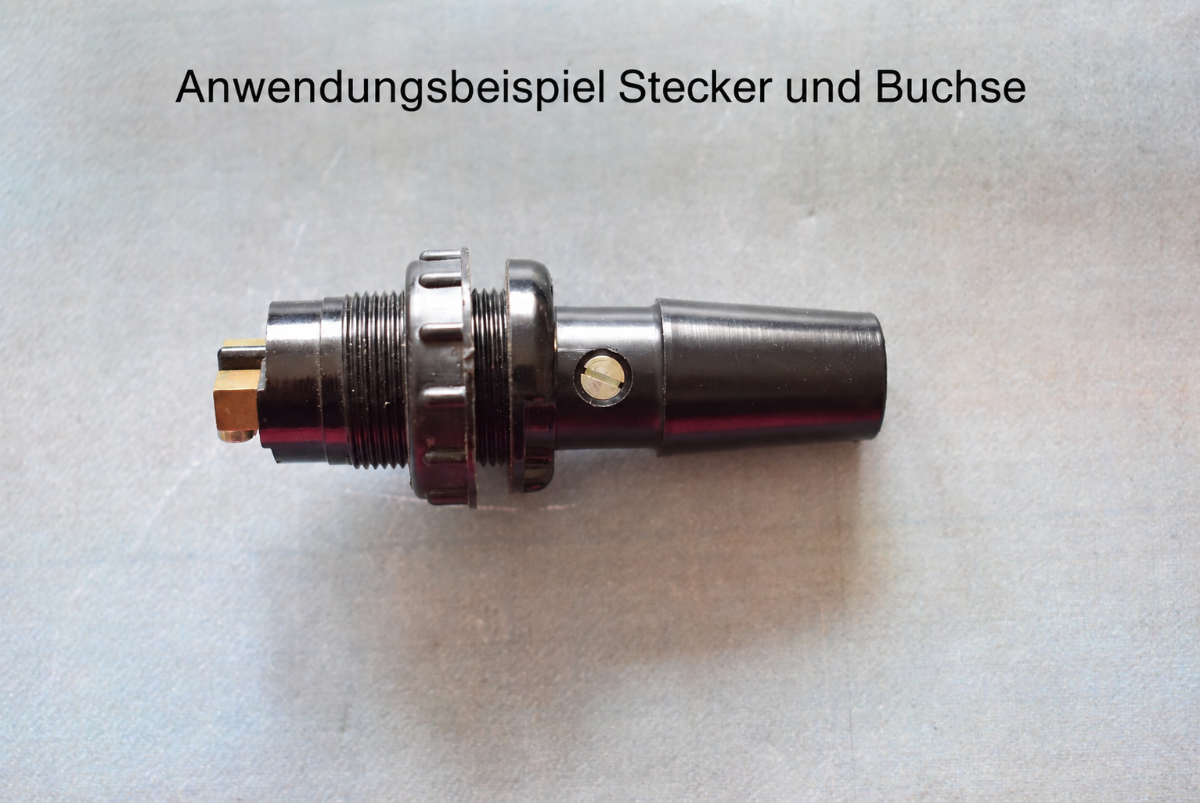 DDR KFZ Buchse KA/4 2-polig 24 V Bakelit ohne Deckel 8820.101