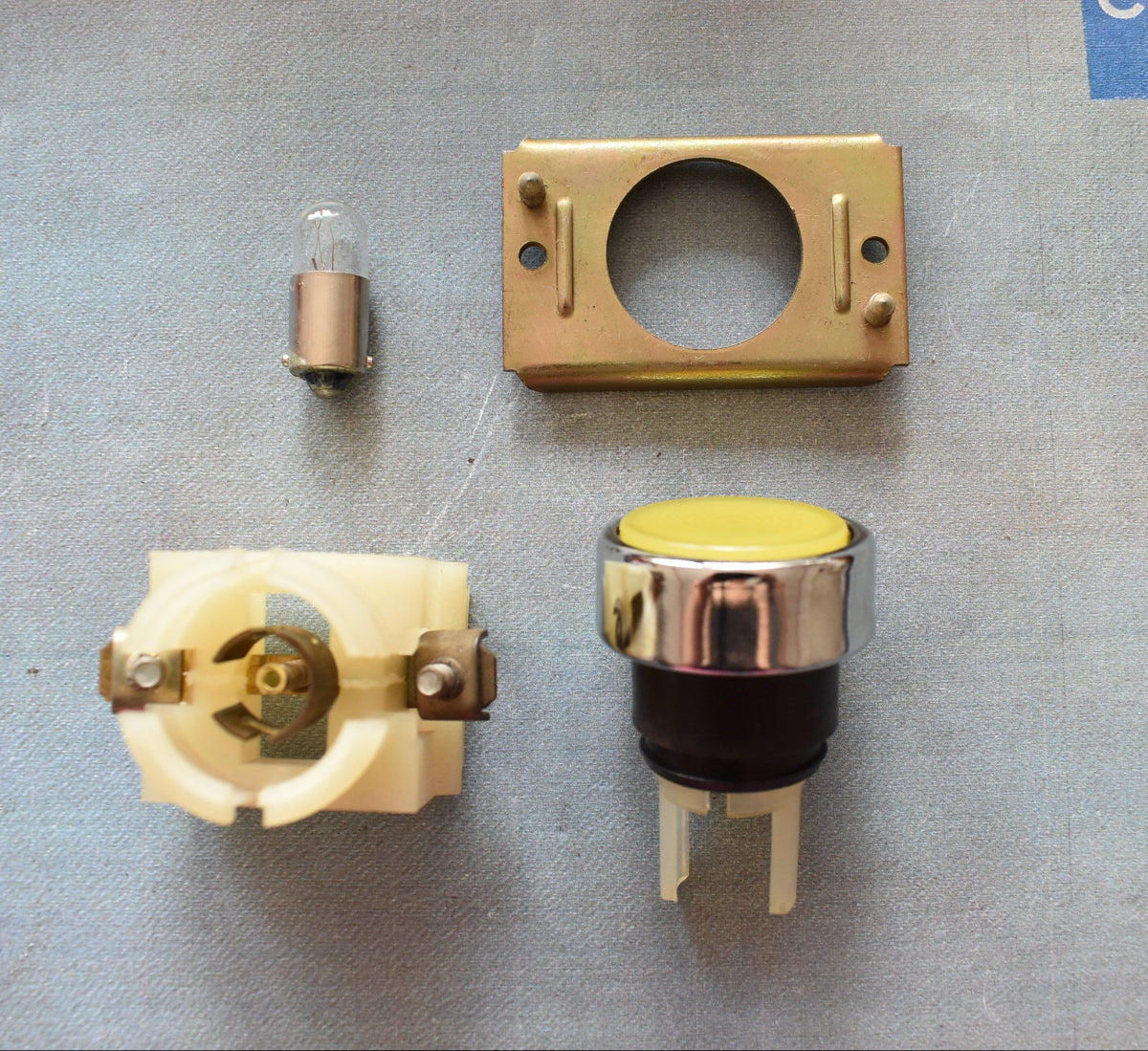 DDR ROBOTRON Leuchttastvorsatz Druckknopf gelb silber– TGL 33573 – System