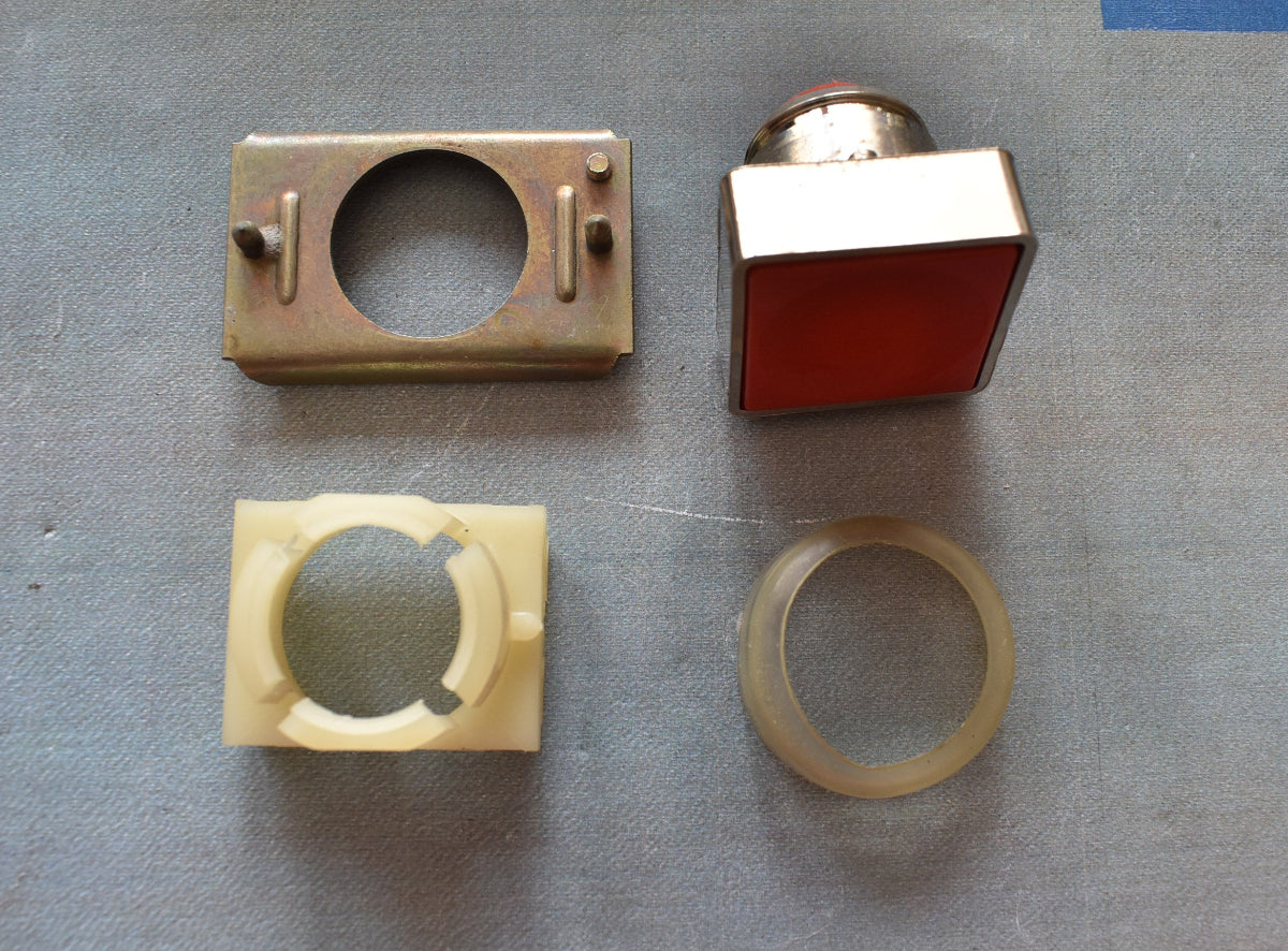 DDR ROBOTRON Tastvorsatz Druckknopf eckig rot silber – TGL 33573 – System