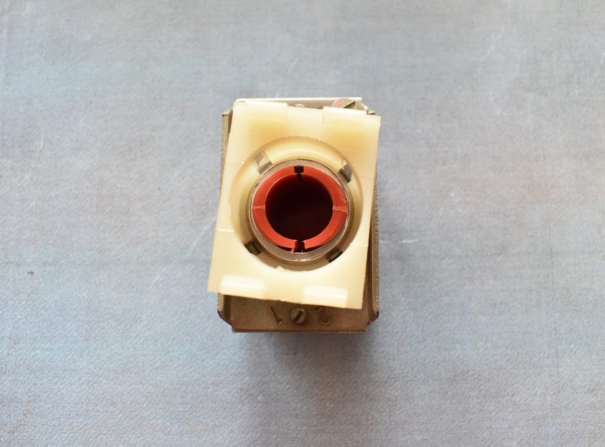DDR ROBOTRON Tastvorsatz Druckknopf eckig rot silber – TGL 33573 – System