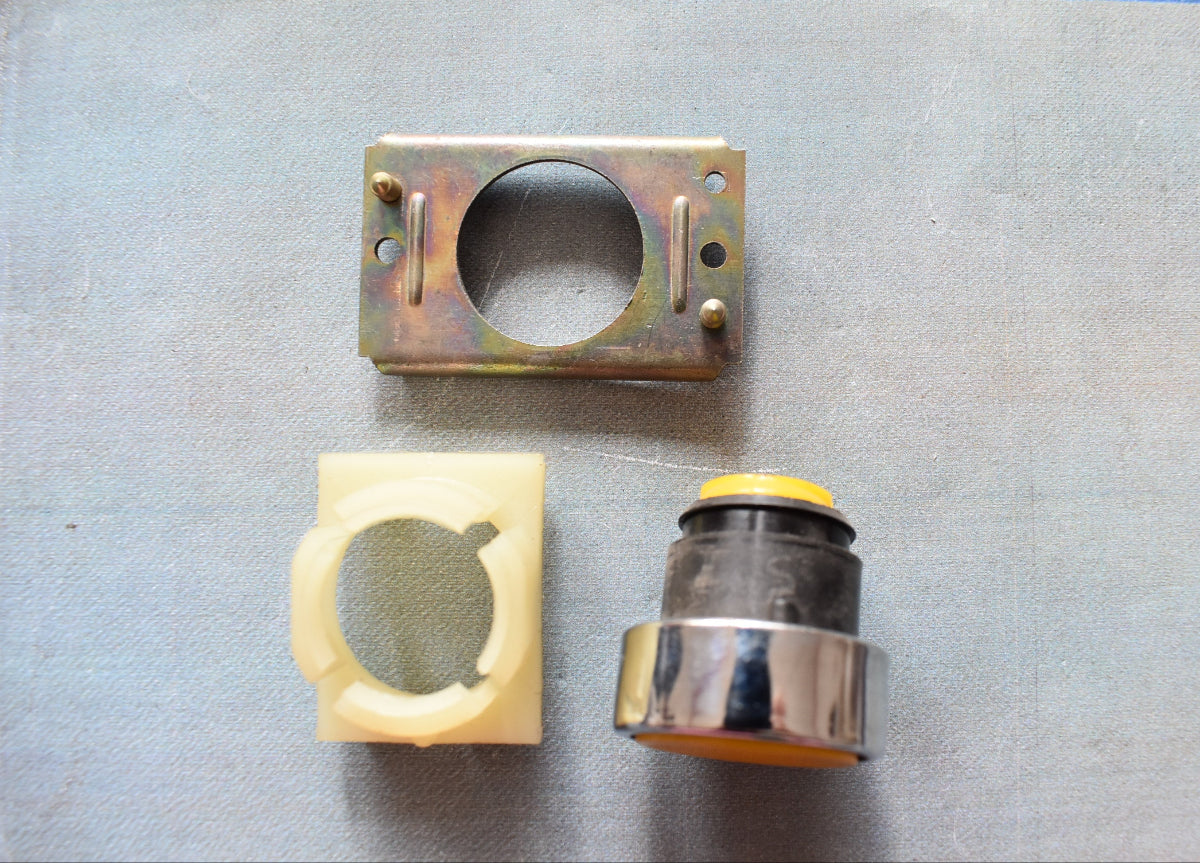 DDR ROBOTRON Tastvorsatz Druckknopf gelb silber – TGL 33573 – System