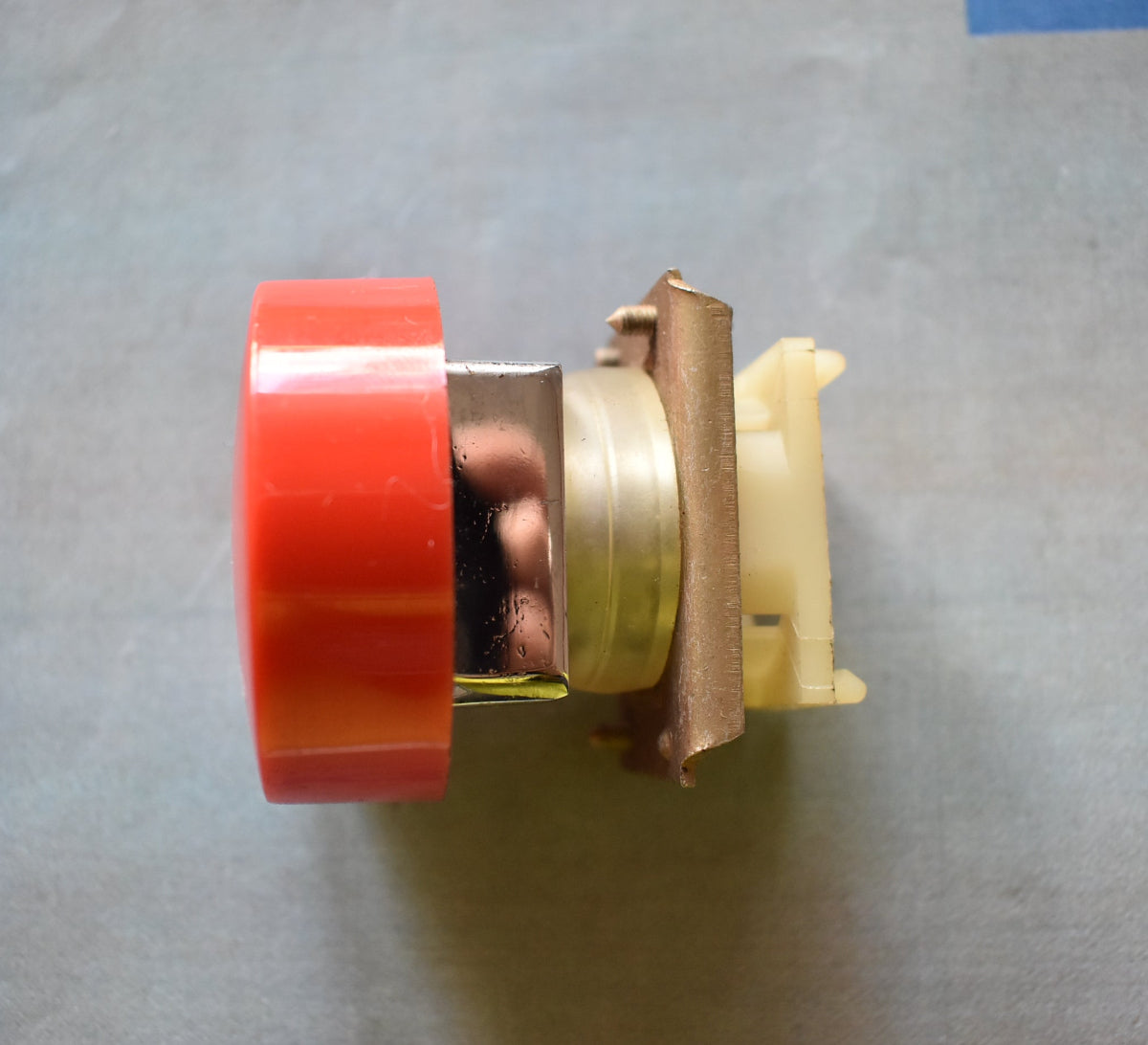DDR ROBOTRON Tastvorsatz Druckknopf rot glänzend Pilzkopf – TGL 33573 – System