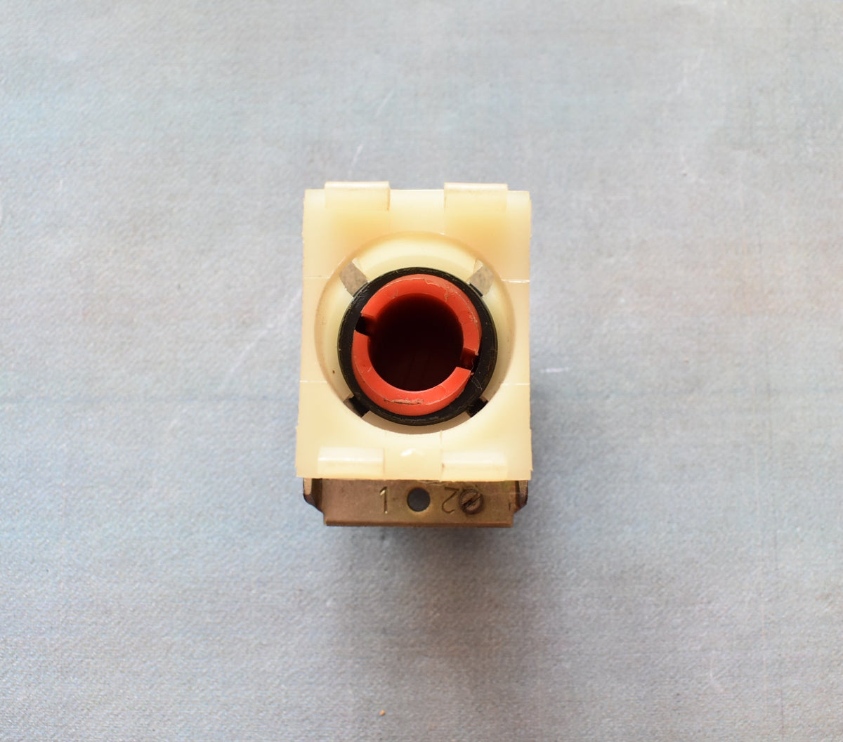 DDR ROBOTRON Tastvorsatz Druckknopf rot silber – TGL 33573 – System