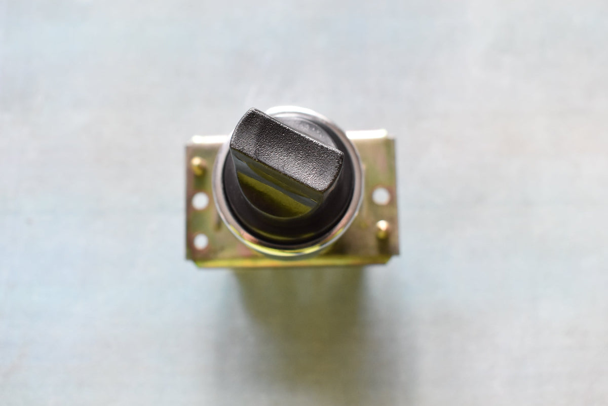 DDR NOS rastend erDruckknopf Tastvorsatz schwarz aus dem TGL-33573 System