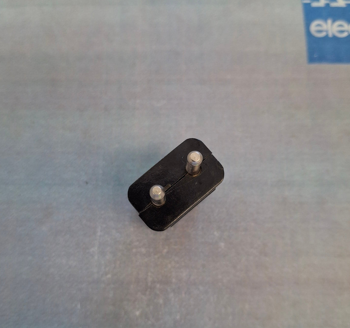 DDR Niederspannungsstecker 10A 42V Bakelit 2-polig- Geraetestecker NOS