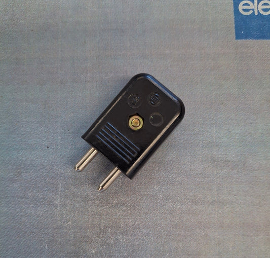DDR Niederspannungsstecker 10A 42V aus Bakelit 2-polig Geraetestecker NOS