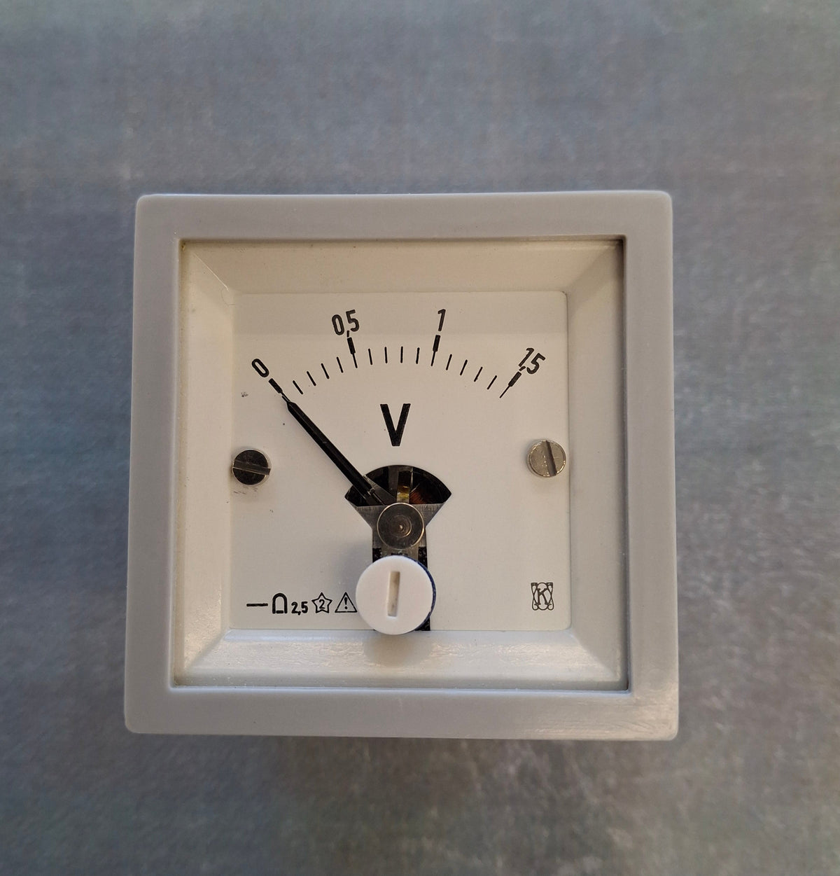 DDR Voltmeter 0-1,5 V TGL 19472 Leipzig analoges Einbauinstrument