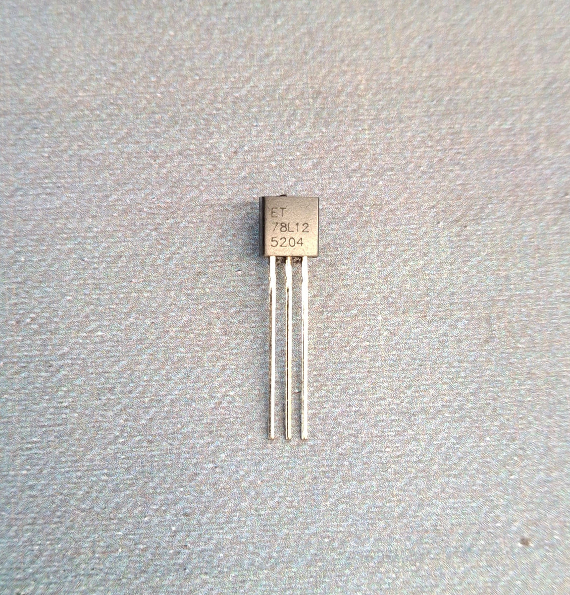 ET78L12 positiver Festspannungsregler 12 Volt 100 Milliampere im TO-92-Gehaeuse Hersteller unbekannt