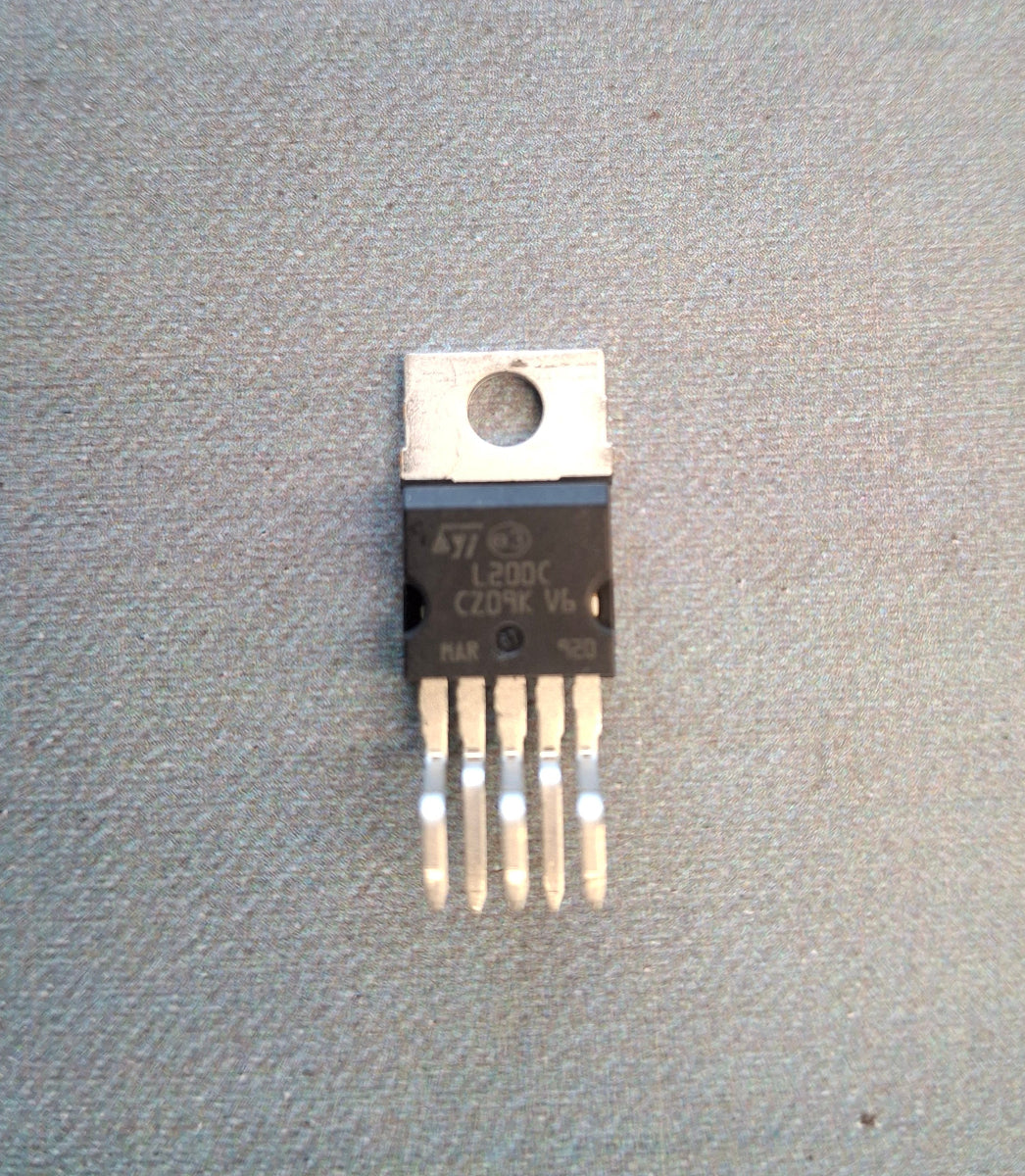 L200C einstellbarer Spannungsregler mit Strombegrenzung 2,85 bis 36 Volt 2 Ampere im Pentawatt Gehaeuse von STMicroelectronics