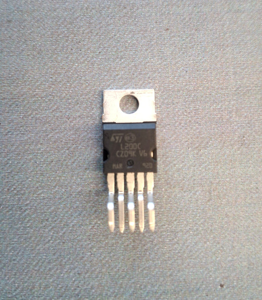 L200C einstellbarer Spannungsregler mit Strombegrenzung 2,85 bis 36 Volt 2 Ampere im Pentawatt Gehaeuse von STMicroelectronics