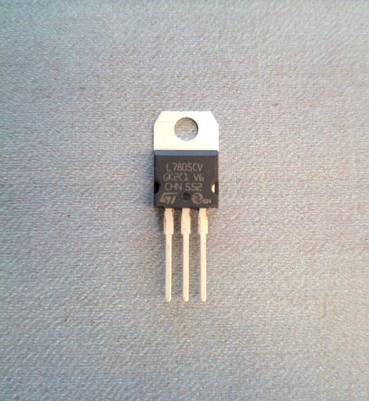 L7805CV positiver Festspannungsregler 5 Volt 1,5 Ampere im TO-220-Gehaeuse von STMicroelectronics