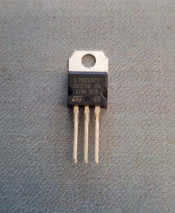 L78S15CV positiver Festspannungsregler 15 Volt 2 Ampere im TO-220-Gehäuse von STMicroelectronics