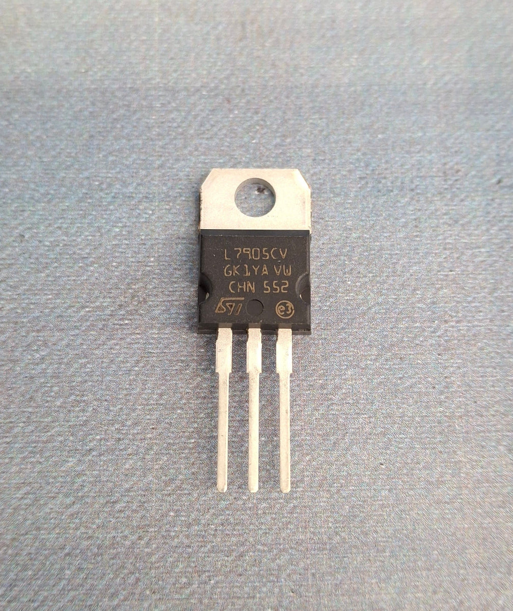 L7905CV negativer Festspannungsregler minus 5 Volt 1,5 Ampere im TO-220-Gehäuse von STMicroelectronics