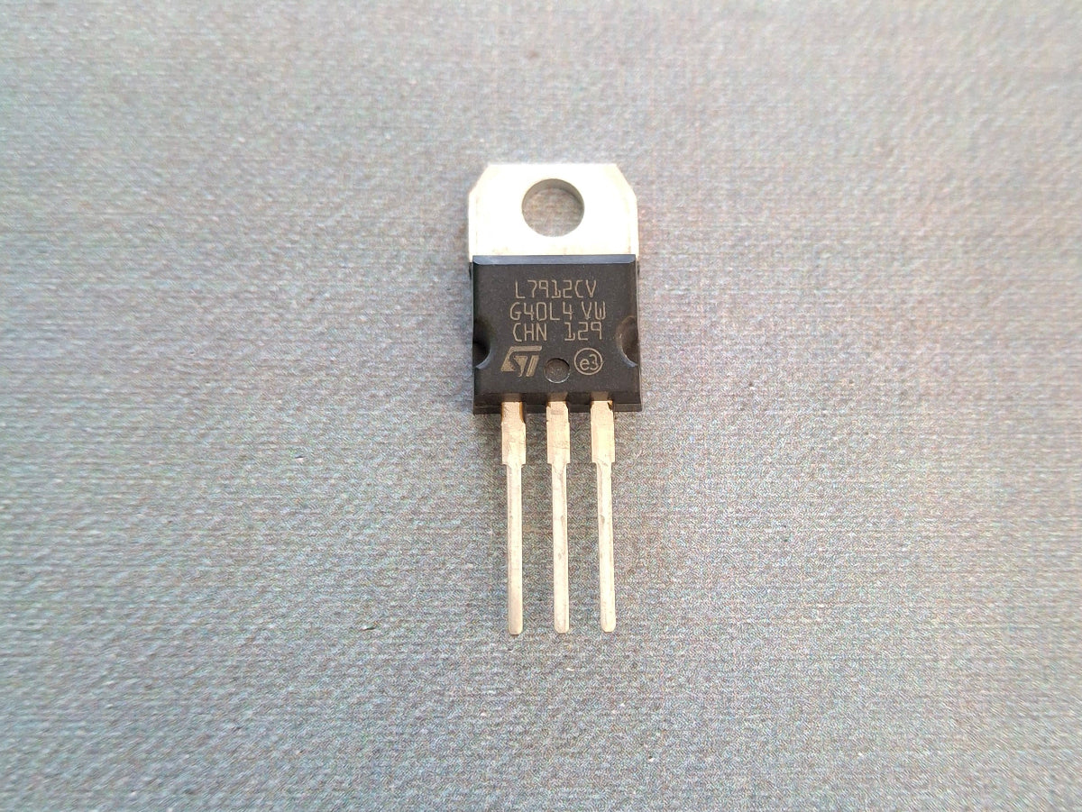 L7912CV negativer Festspannungsregler minus 12 Volt 1,5 Ampere im TO-220-Gehäuse von STMicroelectronics