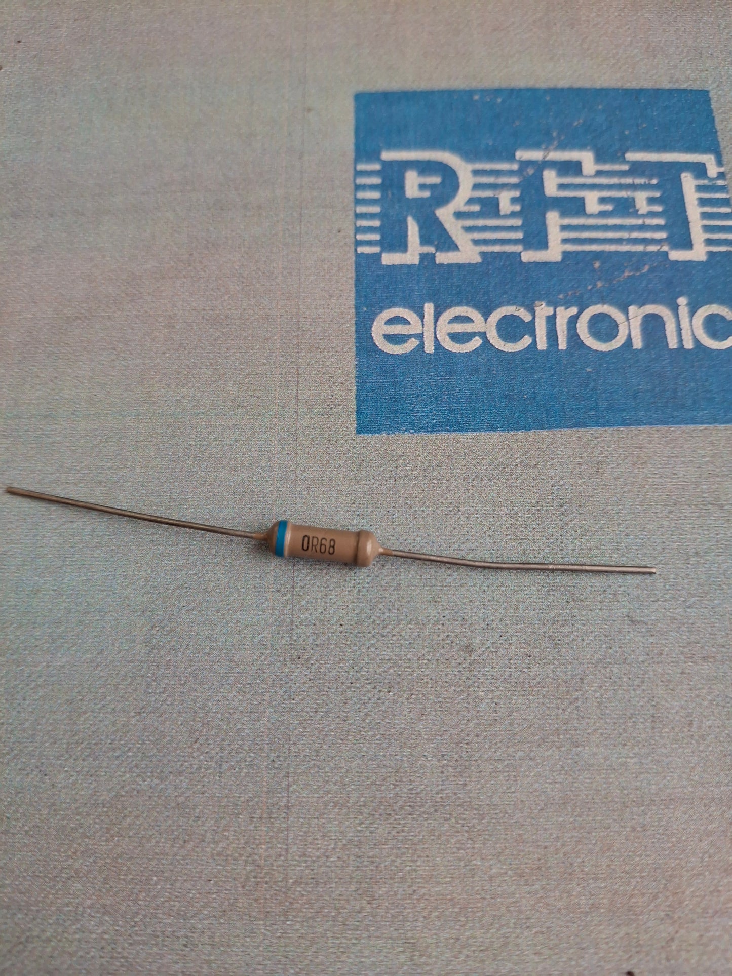 Metallschichtwiderstand RFT (DDR) – 0,68 Ω – 0,5 W – 5 %