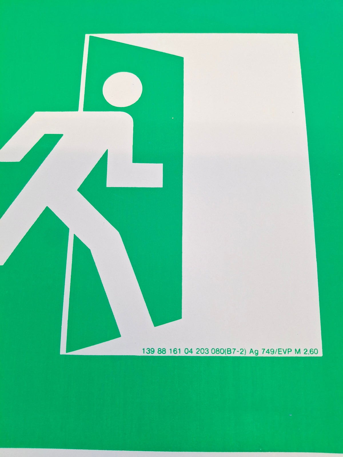 Original DDR Fluchtweg Schild Rettungsweg Schild nach rechts Vintage Industrieschild Nahaufnahme