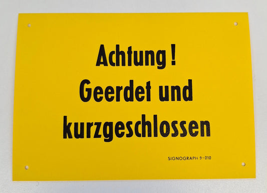 Original DDR Schild Achtung Geerdet und kurzgeschlossen Hinweisschild Signograph Vintage Industrieschild Gelb schwarz