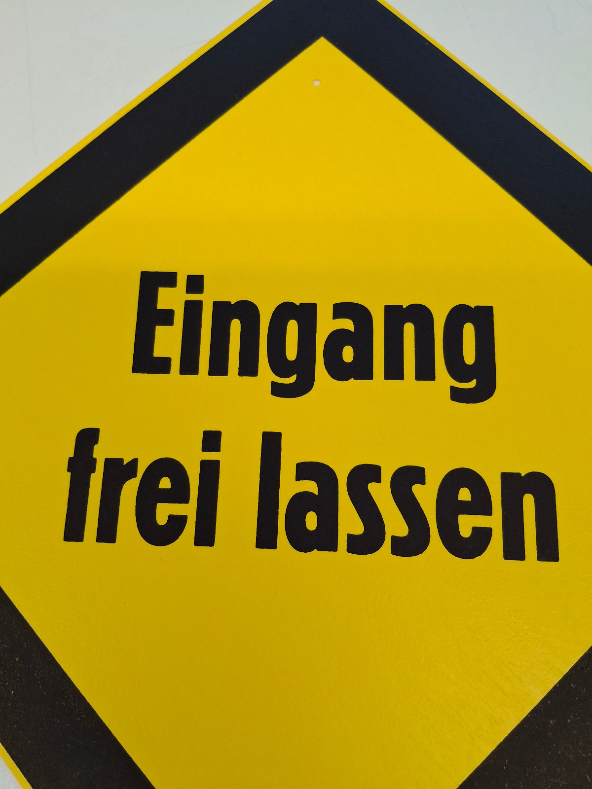 Original DDR Schild Eingang frei lassen Hinweisschild Signograph VintageI ndustrieschild Nahaufnahme