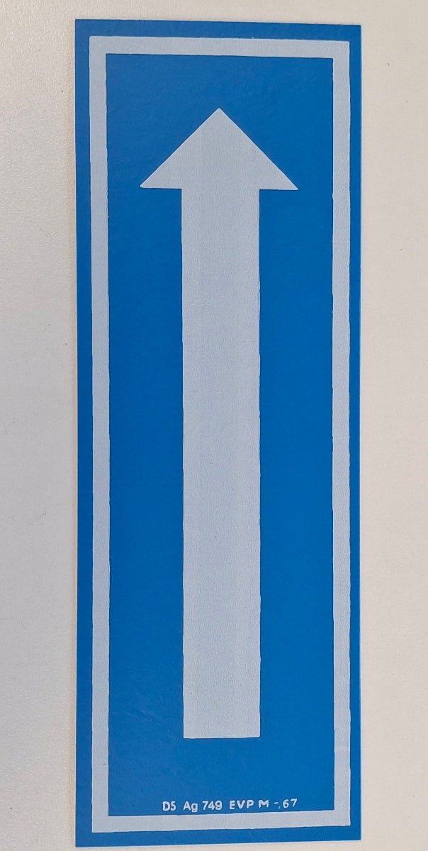 Original DDR Schild Pfeil Richtungspfeil Wegweiser Hinweisschild Signograph Vintage Industrieschild blau Nummer