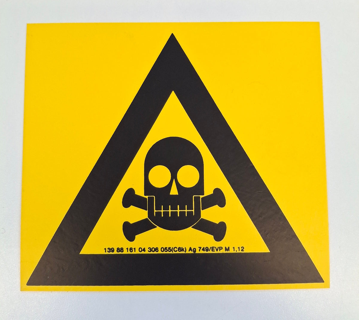 Original DDR Schild Totenkopf giftige Stoffe Hinweisschild Signograph Vintage Industrieschild Gelb schwarz