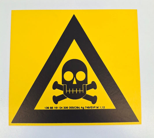 Original DDR Schild Totenkopf giftige Stoffe Hinweisschild Signograph Vintage Industrieschild Gelb schwarz