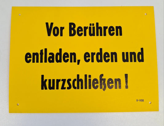 Original DDR Schild Vor Beruehren entladen erden und kurzschliessen Hinweisschild Signograph Vintage Industrieschild Gelb schwarz