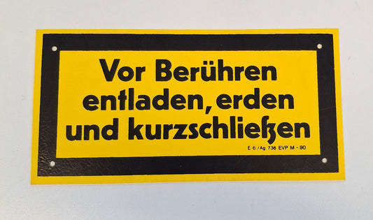 Original DDR Schild Vor Beruehren entladen erden und kurzschliessen Hinweisschild Signograph Vintage Industrieschild
