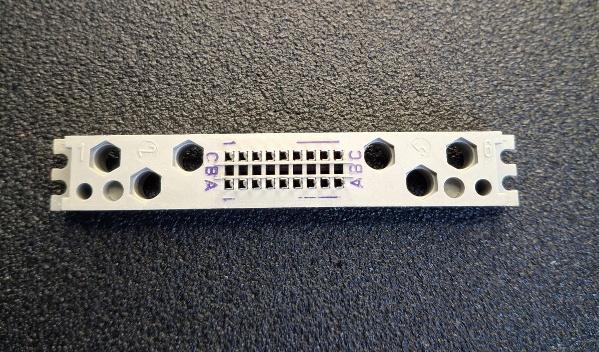 RFT EFS-Buchse 18-polig für Robotron-Netzteile – DDR NOS
