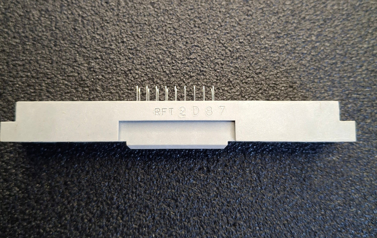 RFT EFS Buchse ohne kontaktstifte 18polig Robotron Netzteill DDR NOS