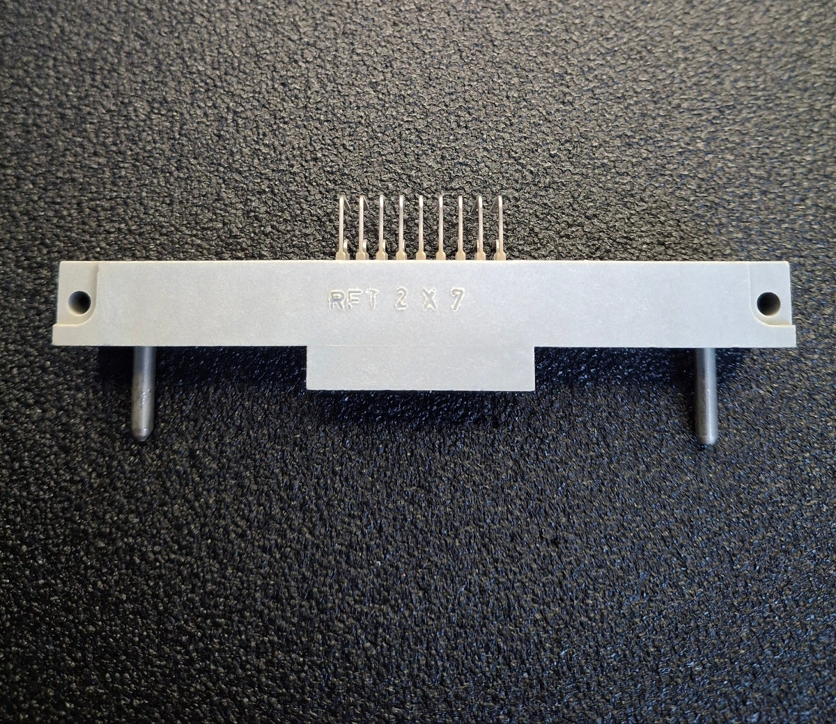 RFT EFS-Stecker 18-polig gewinkelt für Robotron-Netzteile – DDR NOS