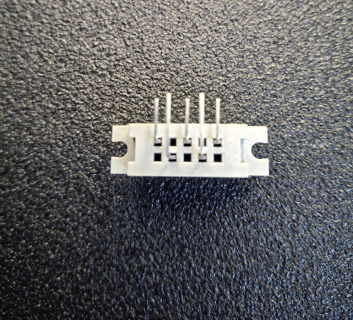 RFT EFS-Stecker 2×2 – 5-polig – gewinkelt – EFS5 DDR NOS Robotron