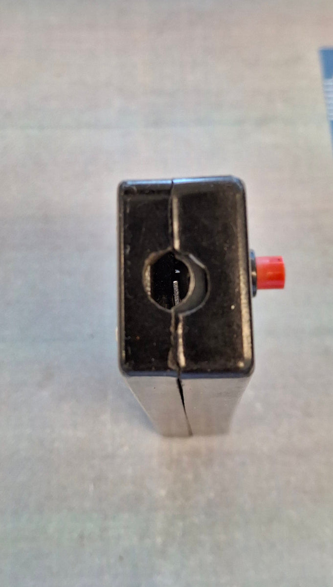 Vintage Bakelit Geraeteschalter roter Drucktaste Einbauschalter Maschinen Elektrogeräte NOS 250V 6A
