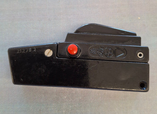 Vintage Bakelit Geräteschalter mit roter Drucktaste Einbauschalter für Maschinen & Elektrogeräte 250V 6 A MOS