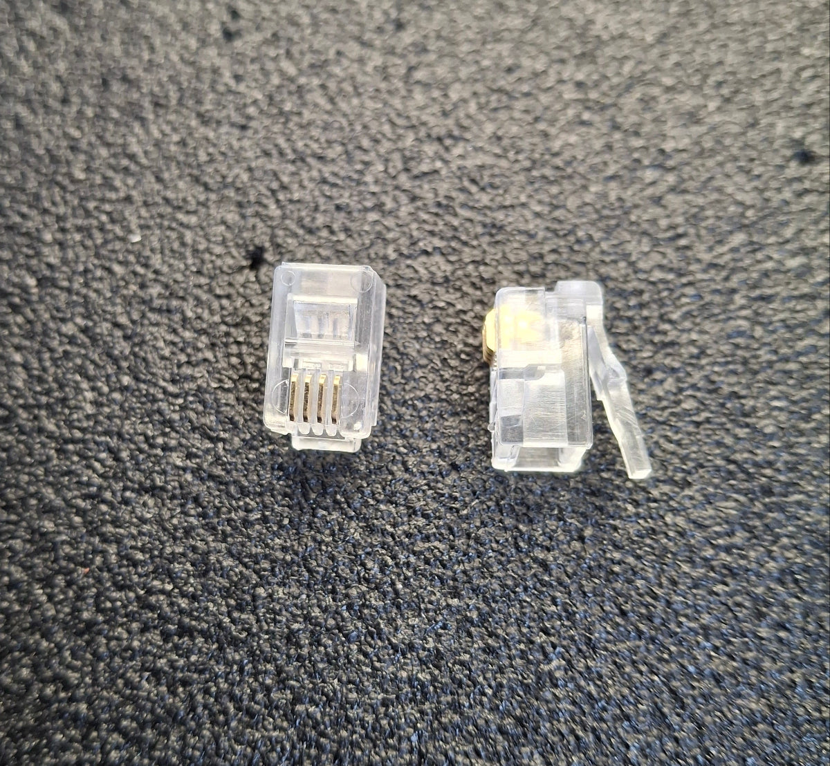 Westernstecker RJ10 4/4 – 4 Kontakte belegt, transparent