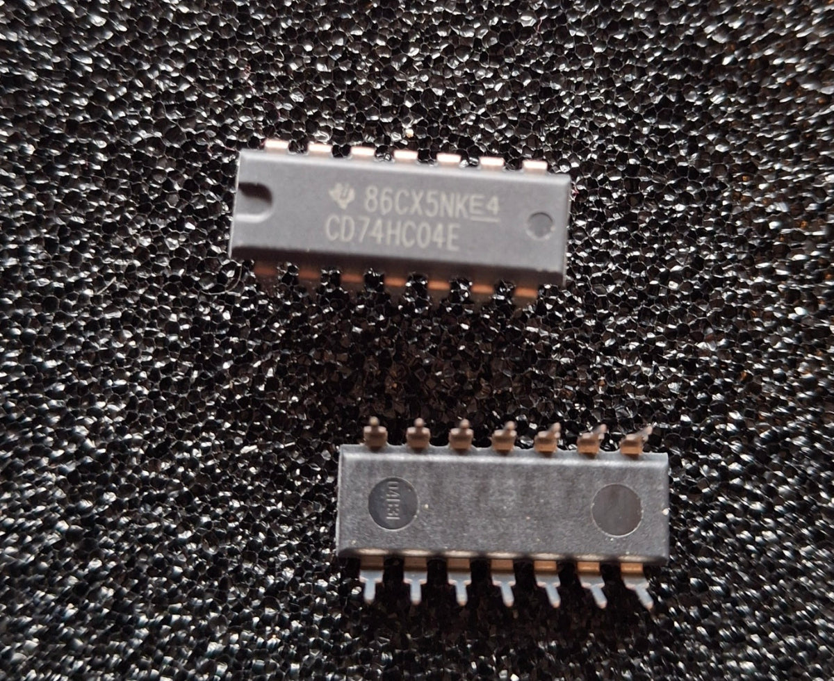 Originaler Texas Instruments CD74HC04E CMOS Hex Inverter (6-fach NOT-Gatter) im DIP-14-Gehäuse (NOS).