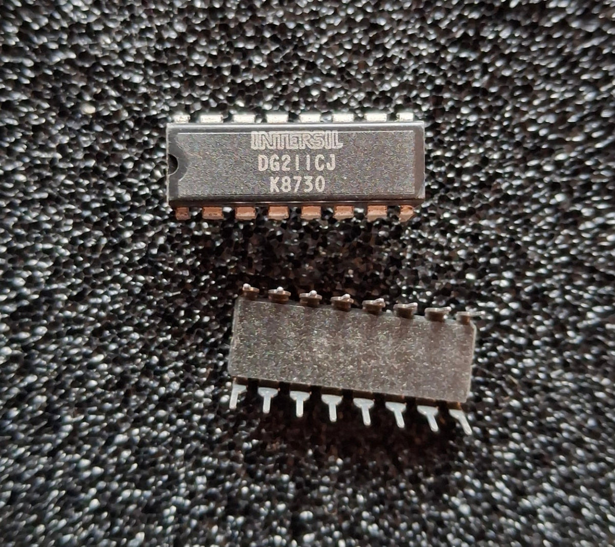 Originaler Intersil DG211CJ Quad-SPST-CMOS-Analogschalter im DIP-16-Gehaeuse (NOS).
