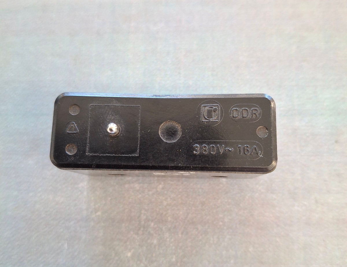 Industriemikrotaster A1 1 Wechsler 380V 16A DDR Mikroschalter Endschalter NOS